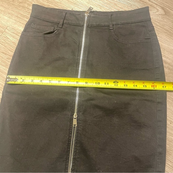 DYNAMITE BLACK STRETCH PENCIL FRONT ZIPPER SKIRT SIZE M - Picture 9 of 10